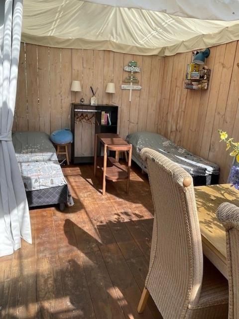 Vrijstaande Accommodatie Glamping De Kas Inn Hank Exterior photo