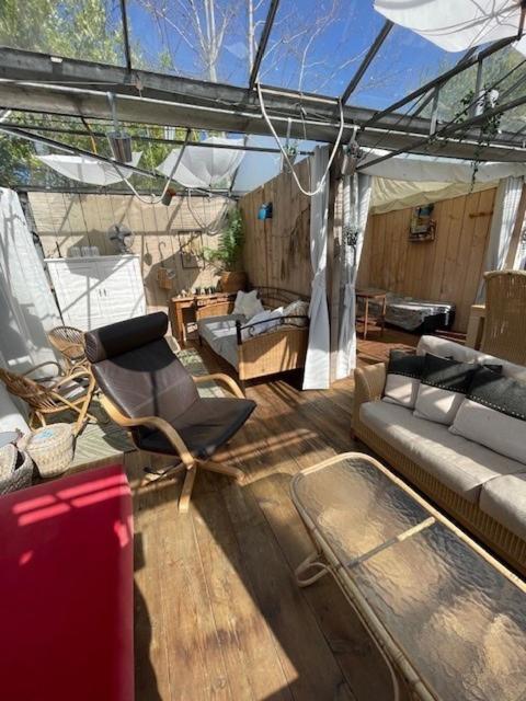 Vrijstaande Accommodatie Glamping De Kas Inn Hank Exterior photo