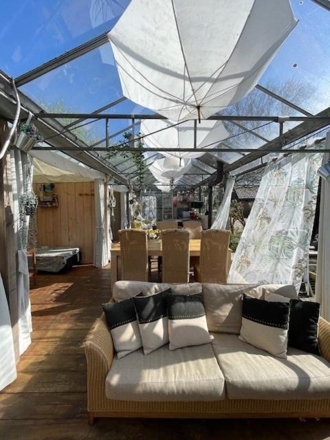 Vrijstaande Accommodatie Glamping De Kas Inn Hank Exterior photo