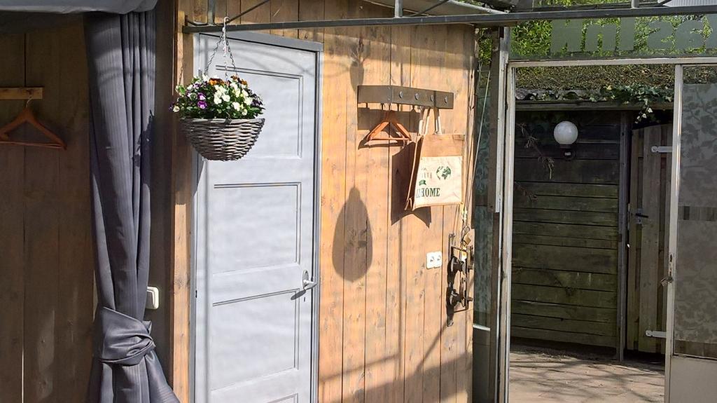 Vrijstaande Accommodatie Glamping De Kas Inn Hank Exterior photo